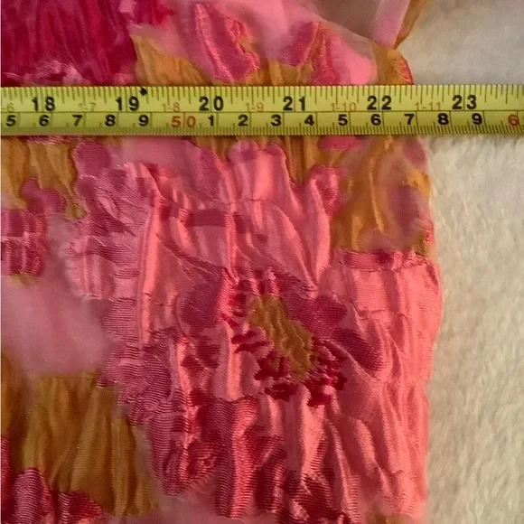 YH & CO PINK FLORAL MINI DRESS WITH PUFFY SLEEVES. SIZE 14/XL - Picture 16 of 16